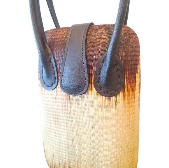 Like New Woven Hand Bag Hard Shell - Picture 2 of 10